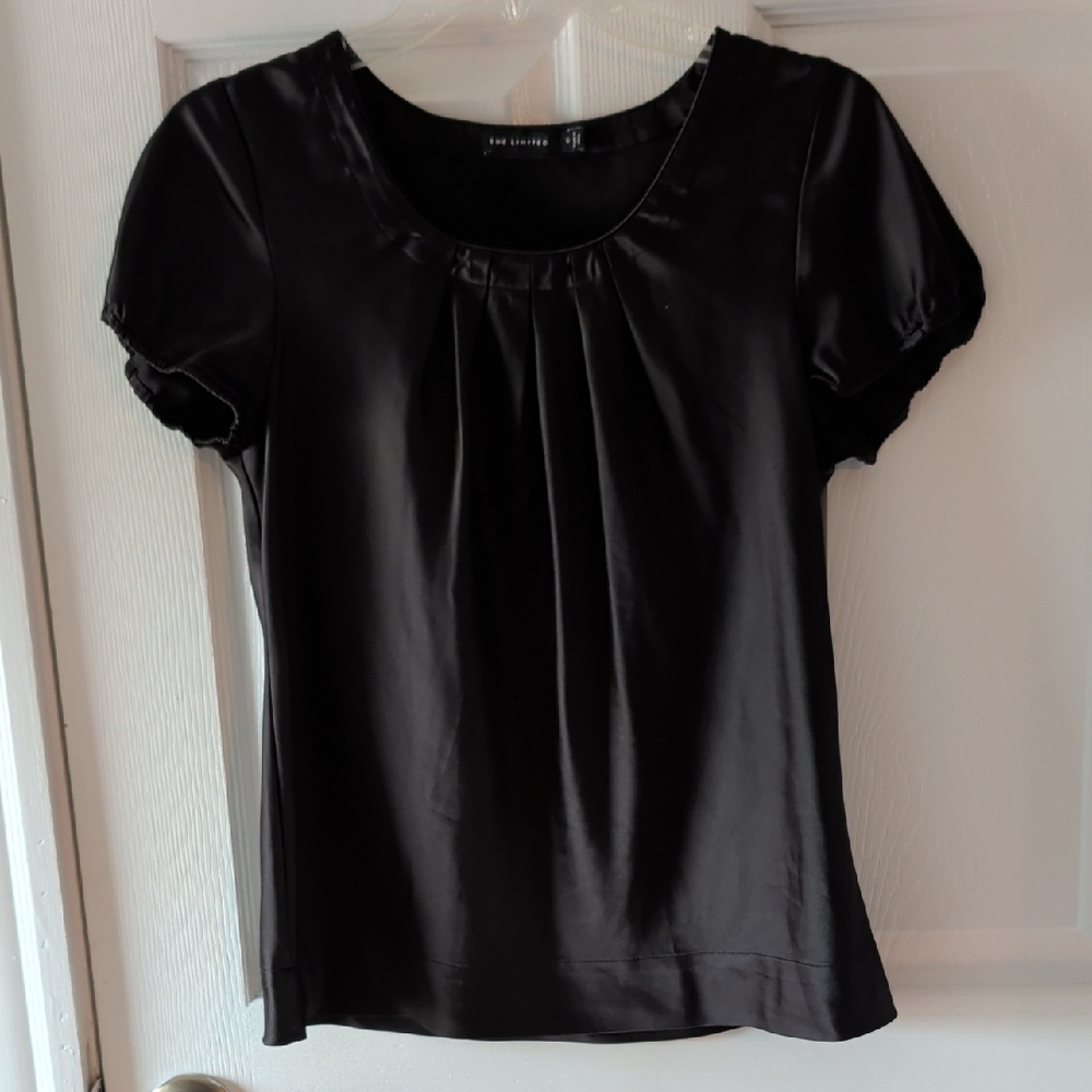 Black Short-Sleeve Pleated Scoop Neck Top